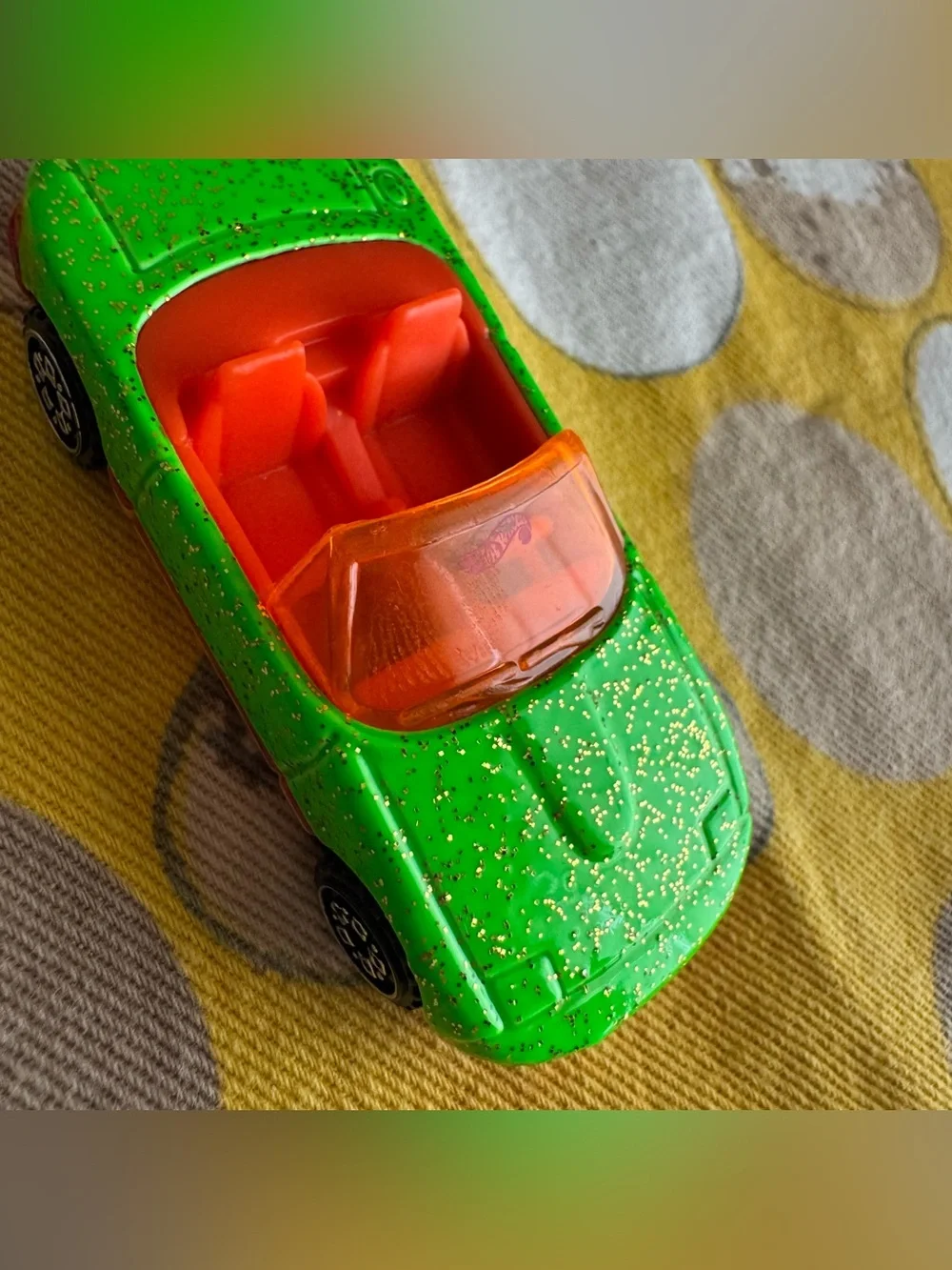 Vintage Hot Wheels 1990s glittery green Mazda Miata MX-5 Convertible car